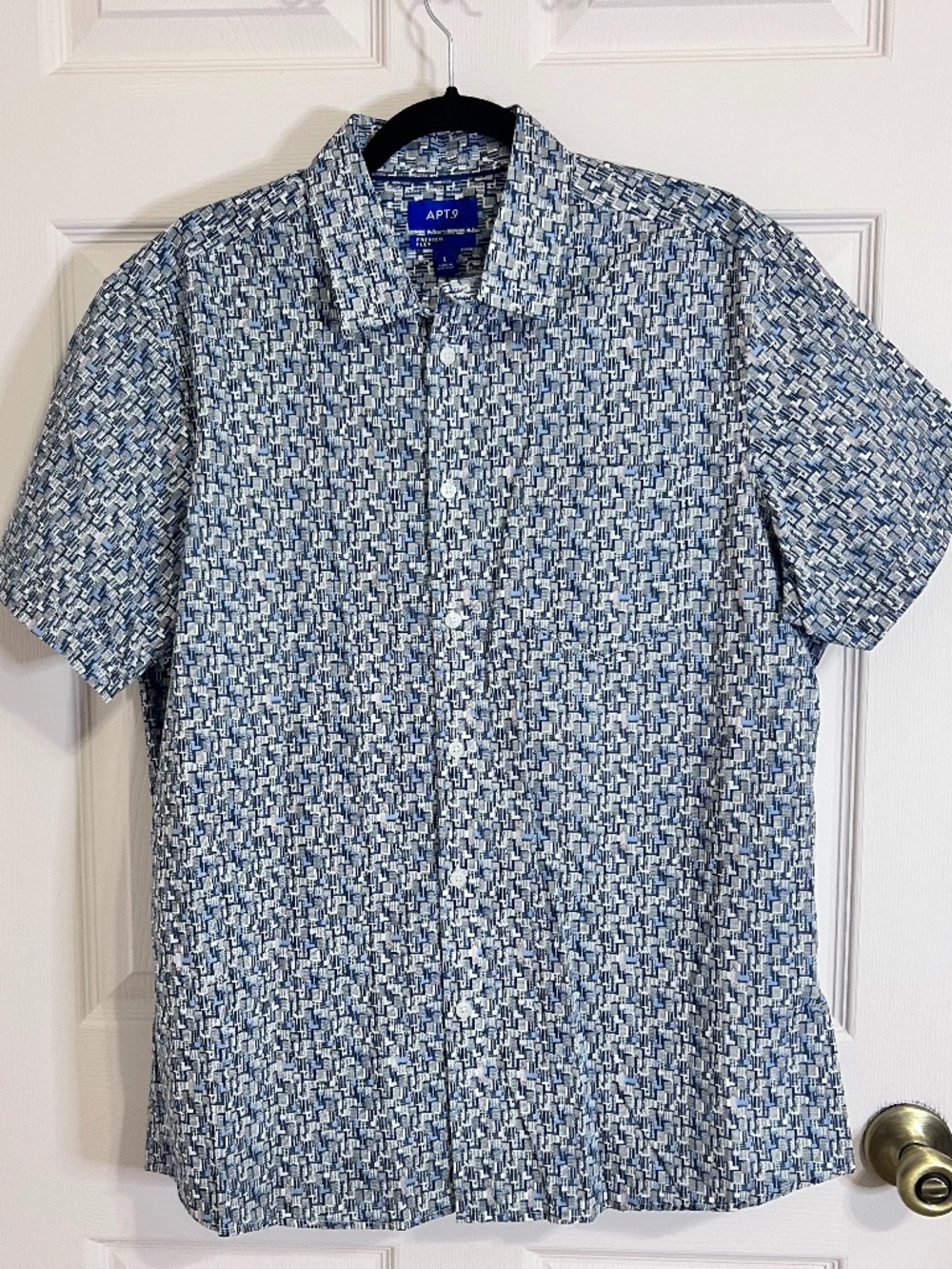 APT.9 Men's Button Up Dress Shirt with City Pattern | Size L